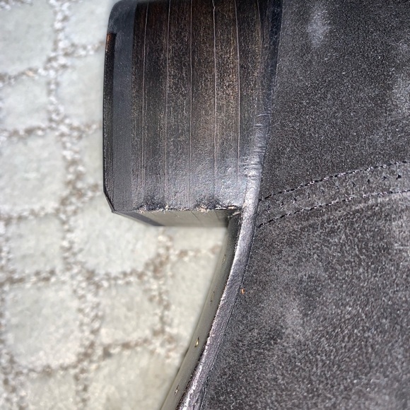 Frye Dara Suede Chelsea booties - NWOT SZ 6.5 - Picture 3 of 7